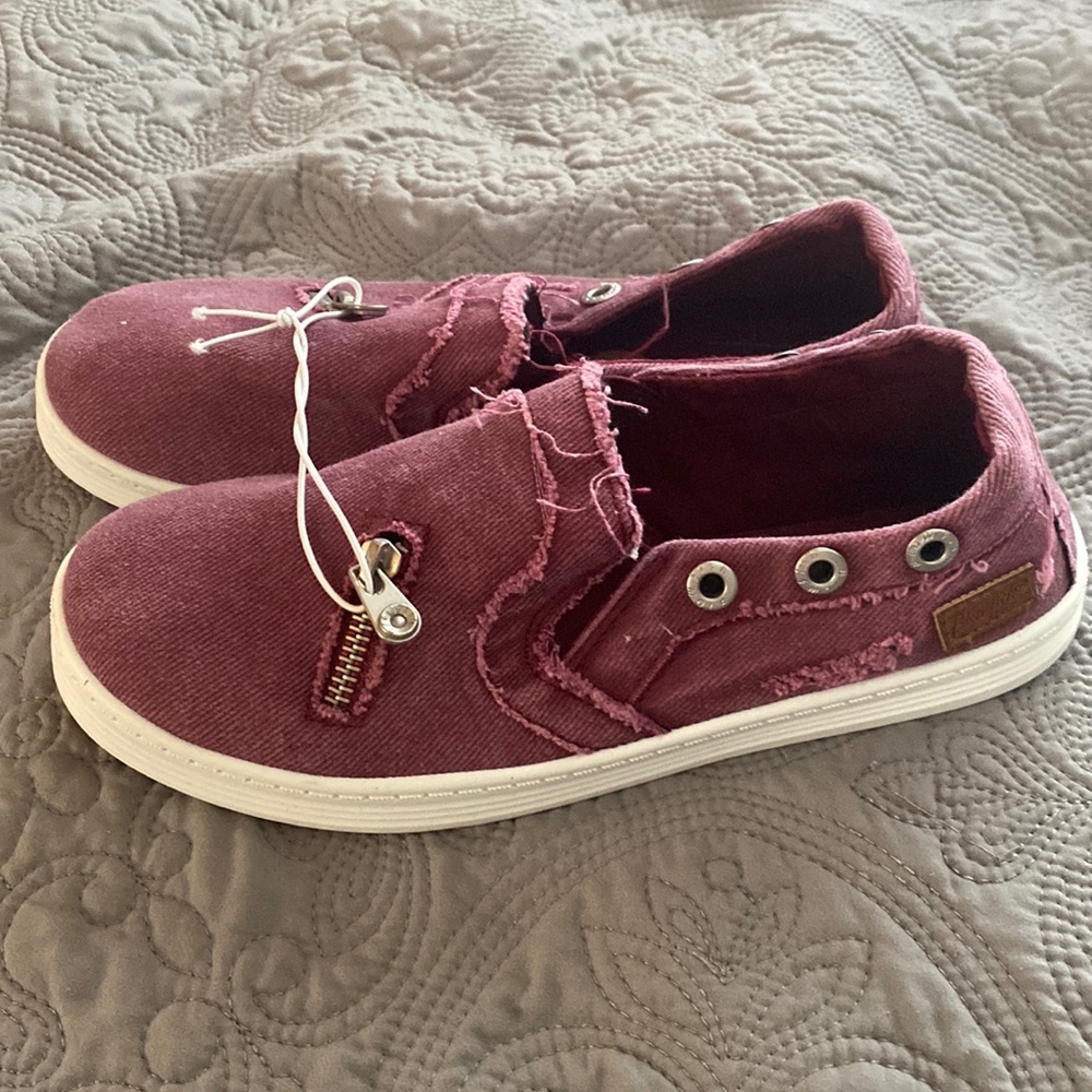 Brand new maroon blowfish slip on sneakers.
